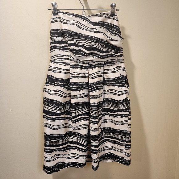 The Limited Black and Ivory Strapples Dress with Pockets size 6 - Picture 1 of 12